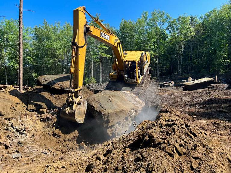 Huge Rocks Excavator